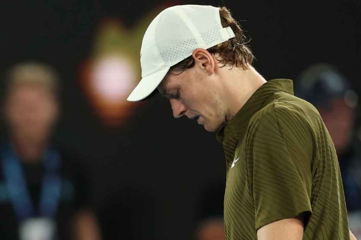 Jannik Sinner a testa bassa